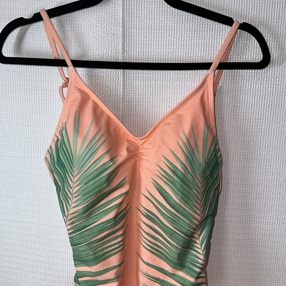 XHILARATION One Piece Scoop Back V-Neck Women's Medium NWT - Picture 2 of 7